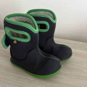 Bogs snow boots size 7, navy with green accent